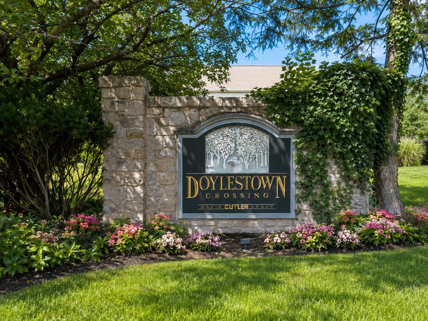 Entrance to Doylestown Crossing in Doylestown PA